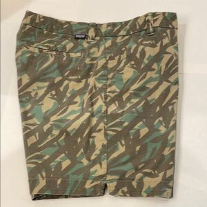 Patagonia | W Stretch All-Wear Shorts in Bamboo Camp Green | Style 57802